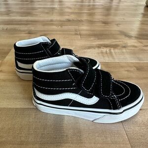 Vans Kids- size 10.5 Black Kids Sk8-Mid Reissue V Shoe